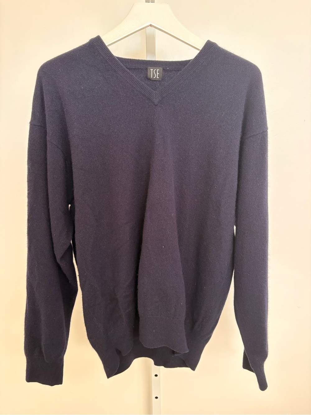 TSE Men’s Navy V-Neck Cashmere Sweater